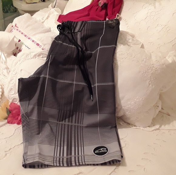 NWTAGS SILWAVE HIGH PERFORMANCE BROAD SHORTS 28X21 - Picture 1 of 8